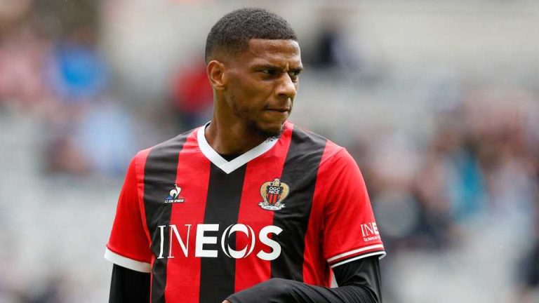 Newcastle hold talks to sign ‘monster’ star who Mitchell loves