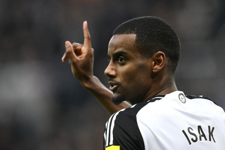 Newcastle United blast Alexander Isak talk in strong statement after Barcelona clanger
