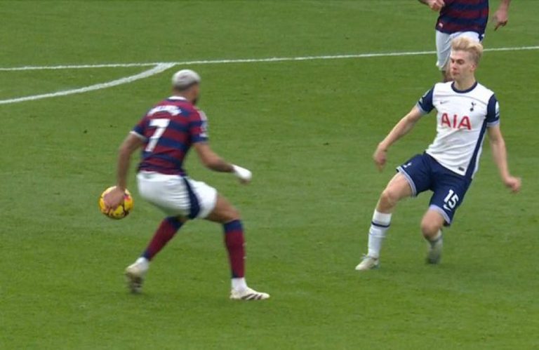 VAR told they made a huge error during Tottenham vs Newcastle United separate to Joelinton handball