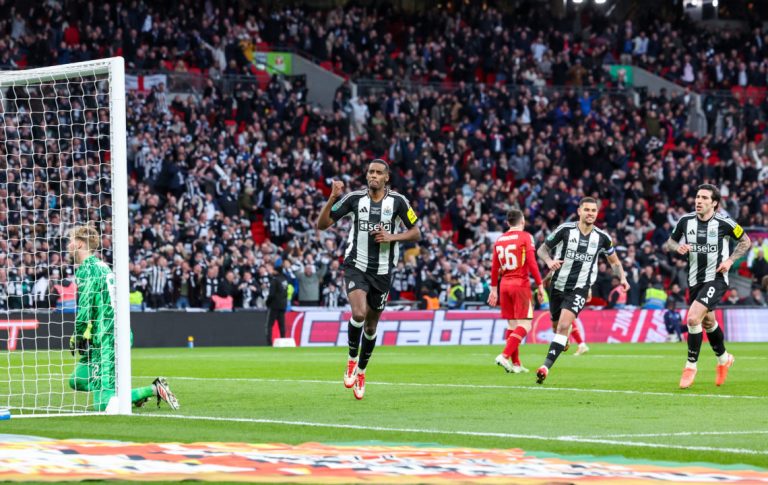 ‘Unknown’ – Newcastle United issue scary Alexander Isak update as Howe asked about star’s future