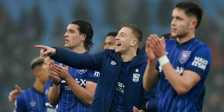 Newcastle boss Eddie Howe holds personal talks with “fantastic” £30m star over transfer