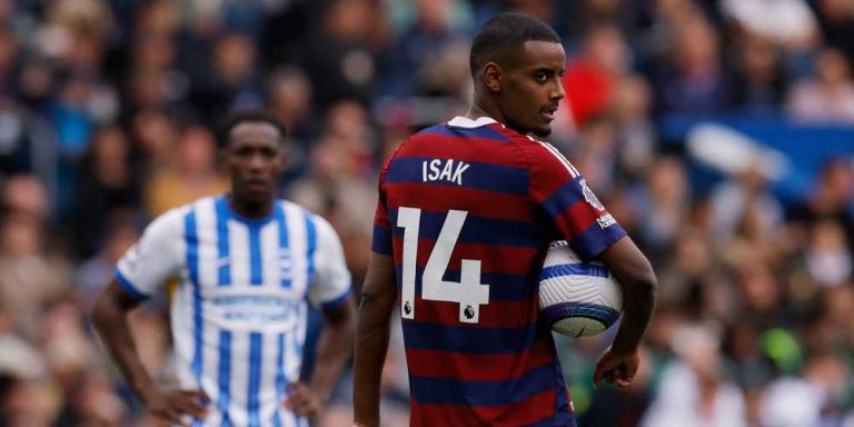 Saved by Isak: Howe must axe 5/10 Newcastle star who won just 25% duels vs Brighton