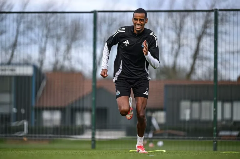 Newcastle now hand Alexander Isak ultimatum as club take significant step forward