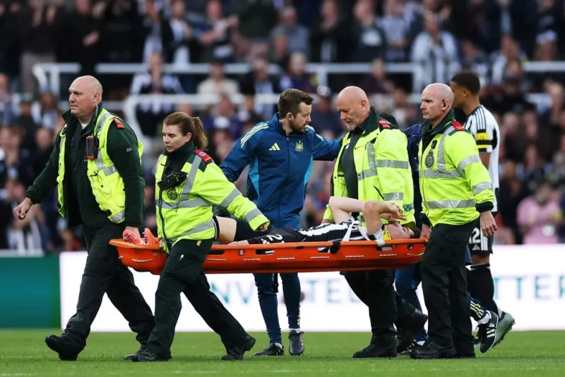 Newcastle make Tino Livramento decision after learning of initial damage to star’s knee