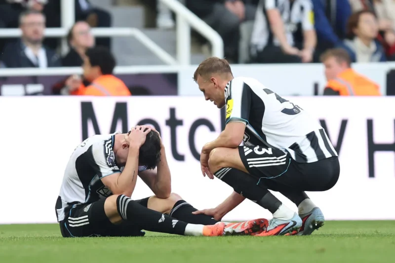 “Distressing”… Eddie Howe gives immediate Tino Livramento injury update after Newcastle vs Arsenal