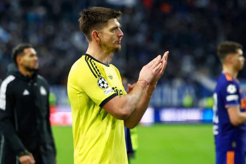 Howe must finally bin Newcastle “legend” who’s been a bigger liability than Pope