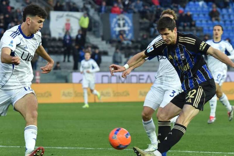 Report: Newcastle in fear but send officials to rival Real Madrid in race for Serie A defender